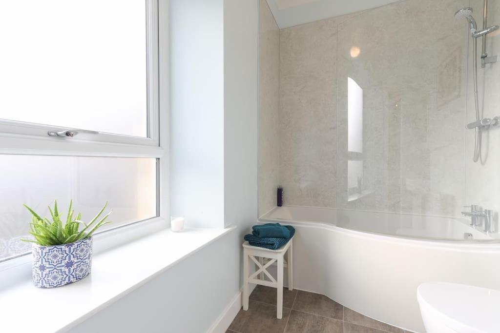 Folly View - Private, Peaceful Apartment With Stunning Views. جسر باتيلي المظهر الخارجي الصورة